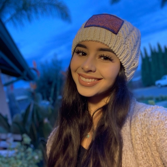 Meet your Posher, Yvette - Picture 1 of 1